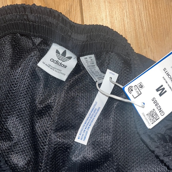 Adidas shorts size M - Picture 6 of 6